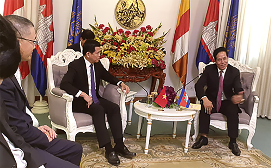 Ông Khuong Sreng, Đô trưởng Phnôm Pênh (bìa phải) tại buổi tiếp đoàn đại biểu lãnh đạo tỉnh BR-VT.