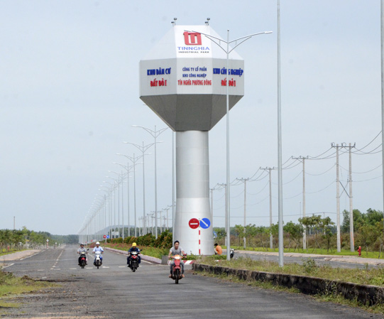 Đường vào KCN Đất Đỏ I, huyện Đất Đỏ. Ảnh: ĐÔNG HIẾU