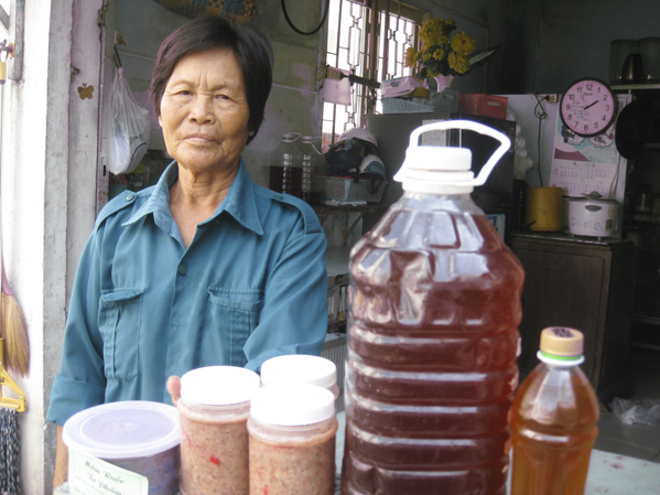 Bà Lê Thị Nga, chủ cơ sở làm mắm ruốc tại số nhà 48/8, Nguyễn Trường Tộ,  TP. Vũng Tàu.