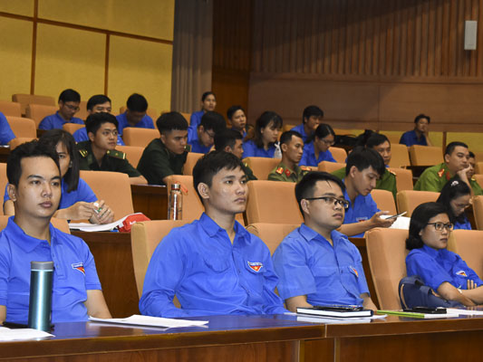 Các cán bộ Đoàn tham gia lớp tập huấn.