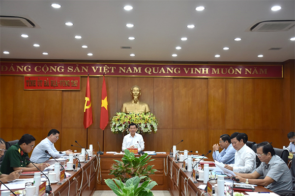 Toàn cảnh cuộc họp của Ban Thường vụ Tỉnh ủy.