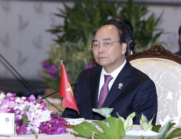 Thủ tướng dự phiên toàn thể Hội nghị Cấp cao ASEAN lần thứ 35. Ảnh: QUANG HIẾU