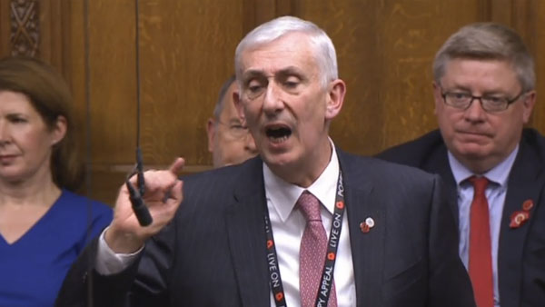 Nghị sĩ Lindsay Hoyle phát biểu tại phiên họp Hạ viện Anh ở London.