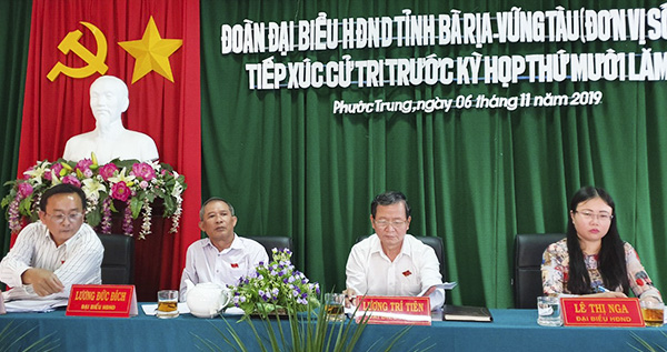 Tổ đại biểu số 4 HĐND tỉnh tiếp xúc cử tri phường Phước Hiệp, phường Phước Trung (TP.Bà Rịa).. Ảnh: CẨM NHUNG