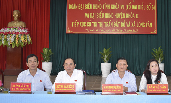 Tổ đại biểu số 6 HĐND tỉnh tiếp xúc cử tri TT.Đất Đỏ và xã Long Tân (huyện Đất Đỏ). Ảnh: PHI DŨNG