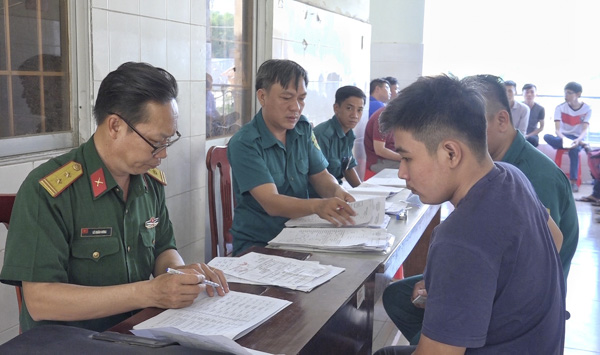 Hội đồng NVQS TX.Phú Mỹ khám sức khỏe NVQS năm 2020 cho công dân trên địa bàn phường Mỹ Xuân.