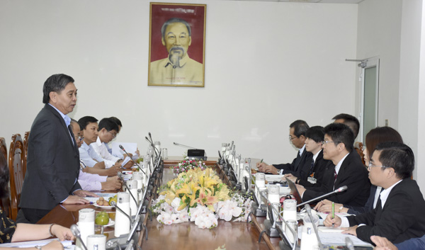 Ông Lê Tuấn Quốc, Phó Chủ tịch UBND tỉnh tiếp đoàn chuyên gia Nhật Bản sáng 6/11 tại trụ sở UBND tỉnh.