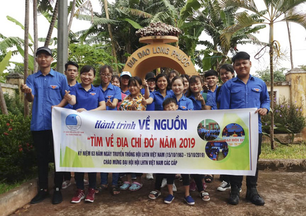 ĐVTN, HS TT.Phước Hải, huyện Đất Đỏ tham gia chuyến về nguồn tại địa đạo Long Phước, TP.Bà Rịa.