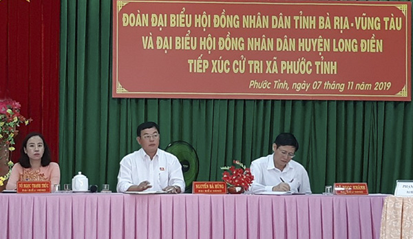 Tổ đại biểu số 5 HĐND tỉnh tiếp xúc cử tri xã Phước Tĩnh (huyện Long Điền). Ảnh: NHẬT LINH