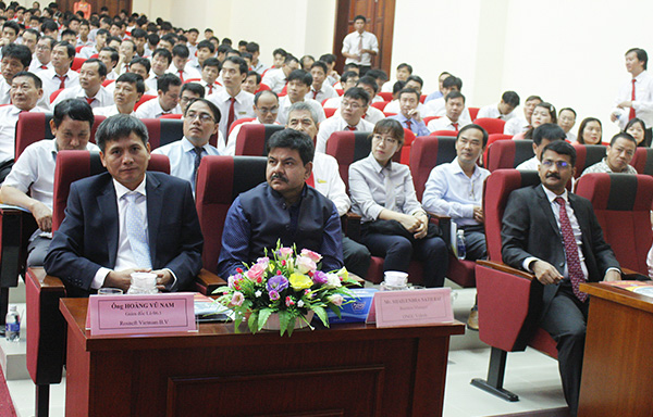 Các DN tham dự Lễ khai giảng.