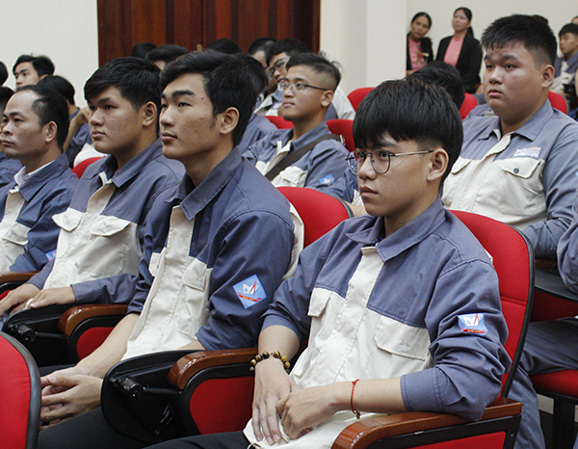 Đông đảo HS-SV tham dự Lễ khai giảng.