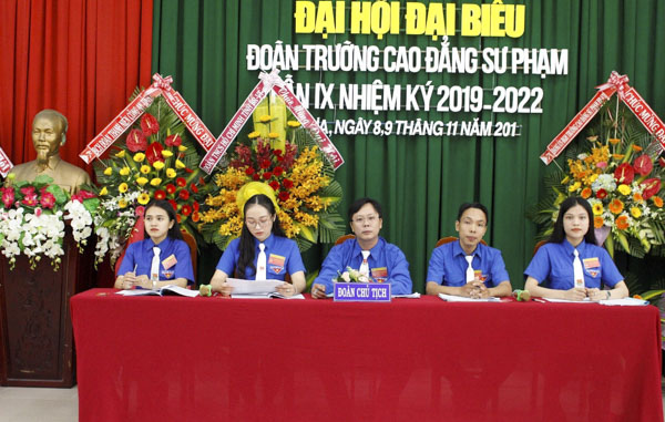 Đoàn Chủ tịch điều hành Đại hội.