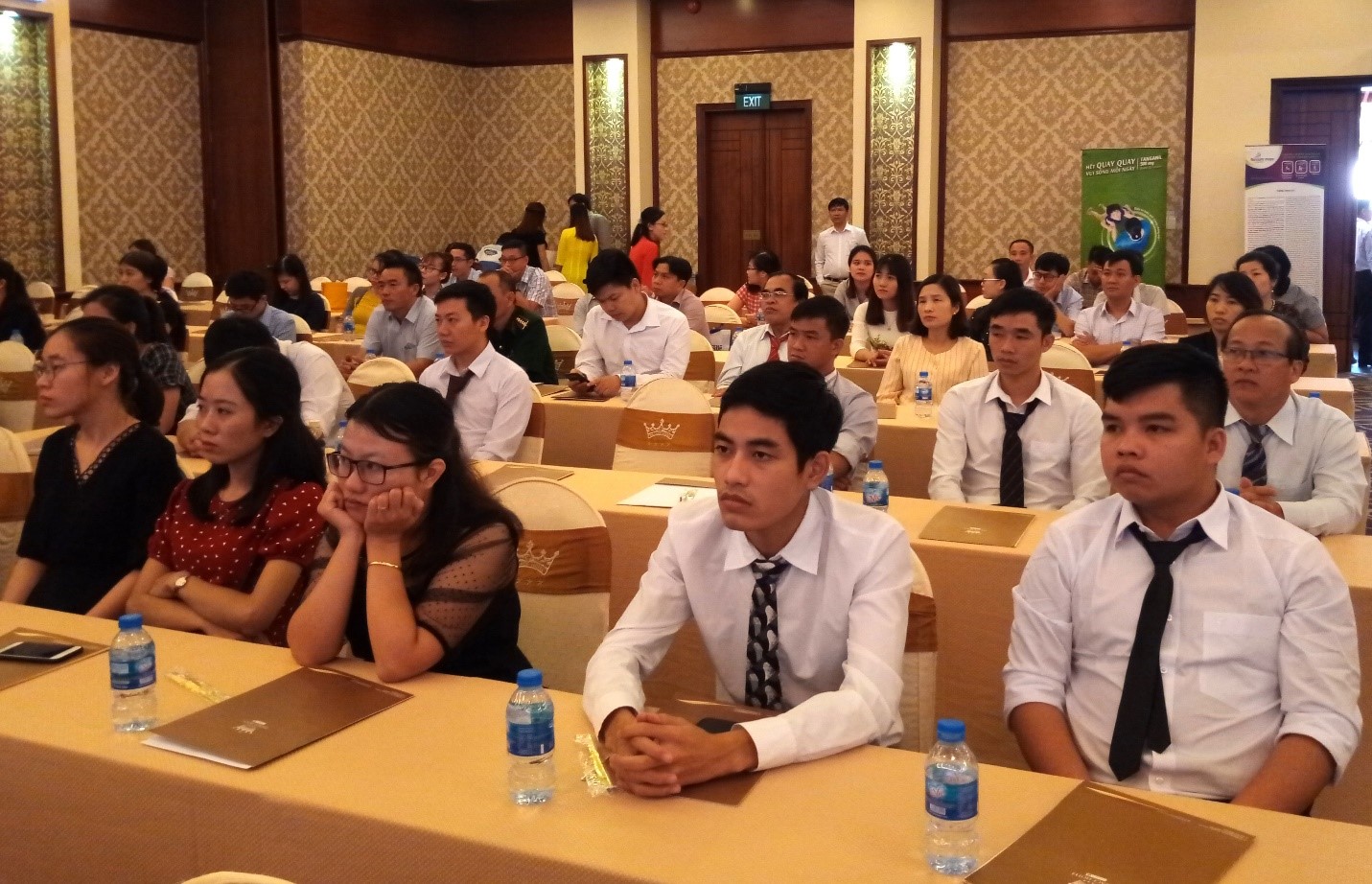 Các đại biểu tham dự hội nghị.