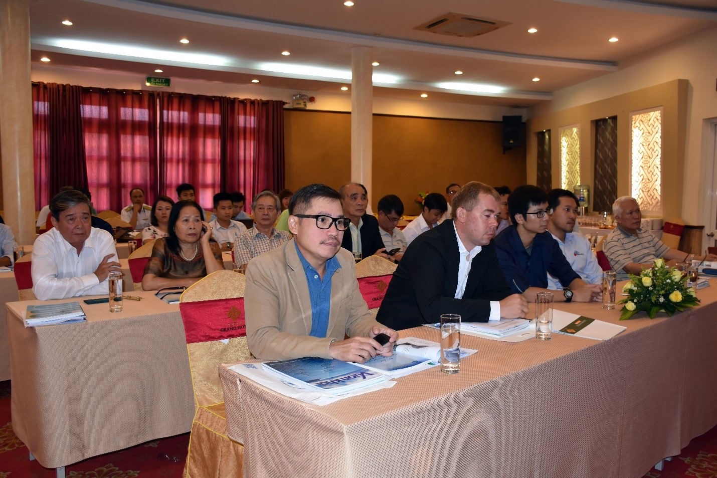 Các đại biểu tham dự hội thảo.