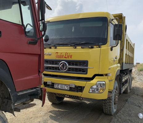 Phương tiện san lấp bị lực lượng chức năng phát hiện.