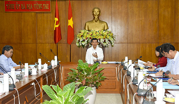 Ông Nguyễn Hồng Lĩnh, Ủy viên Trung ương Đảng, Bí thư Tỉnh ủy, Chủ tịch HĐND tỉnh đã chủ trì cuộc họp.
