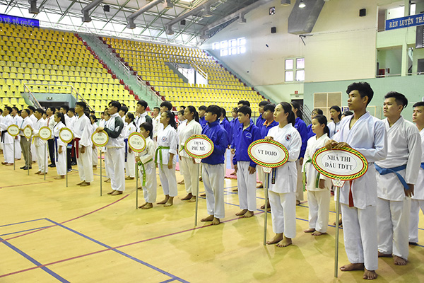 Giải có 250 VĐV tham gia thi đấu.