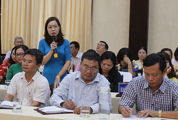 Cô Vũ Thị Việt Hoa, Hiệu trưởng Trường TH Quang Trung kiến nghị đẩy mạnh công tác xã hội hóa giáo dục.