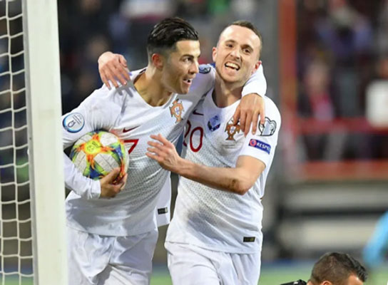 Ronaldo vừa giúp đội tuyển Bồ Đào Nha giành vé dự VCK EURO 2020.