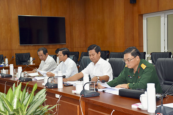 Các đại biểu tham dự thảo luận tại Tổ 4.