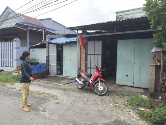 Căn nhà và diện tích đất khoảng 100m2 tại khu phố Long Sơn, TT.Long Điền, huyện Long Điền hiện do gia đình bà Phùng Thị Nở đang ở, bà Trần Thị Dung đã kiện để đòi lại nhưng Tòa án không thể giải quyết vì không đúng chủ thể khởi kiện.