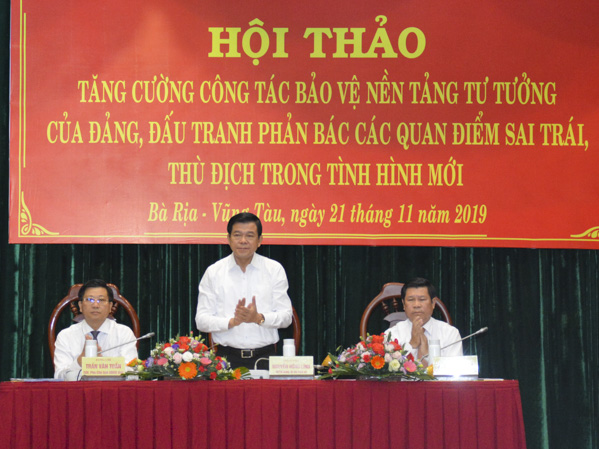 Các ông: Nguyễn Hồng Lĩnh, Ủy viên Trung ương Đảng, Bí thư Tỉnh ủy, Chủ tịch HĐND tỉnh; Nguyễn Văn Xinh, Ủy viên Ban Thường vụ, Trưởng Ban Tuyên giáo Tỉnh ủy; Trần Văn Tuấn, Phó Chủ tịch UBND tỉnh đồng chủ trì hội thảo.