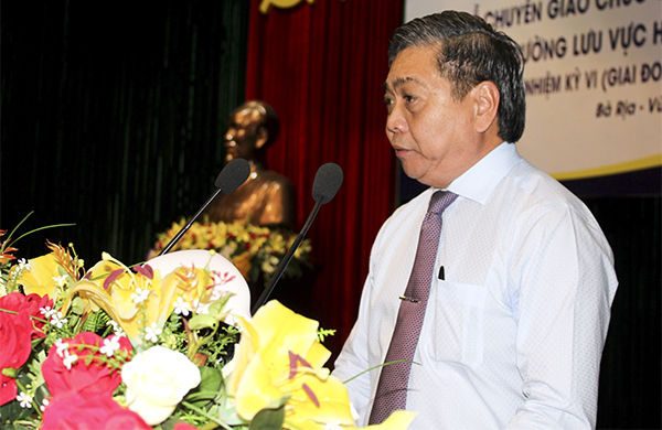 Ông Lê Tuấn Quốc, Phó Chủ tịch UBND tỉnh, phát biểu tại hội nghị.
