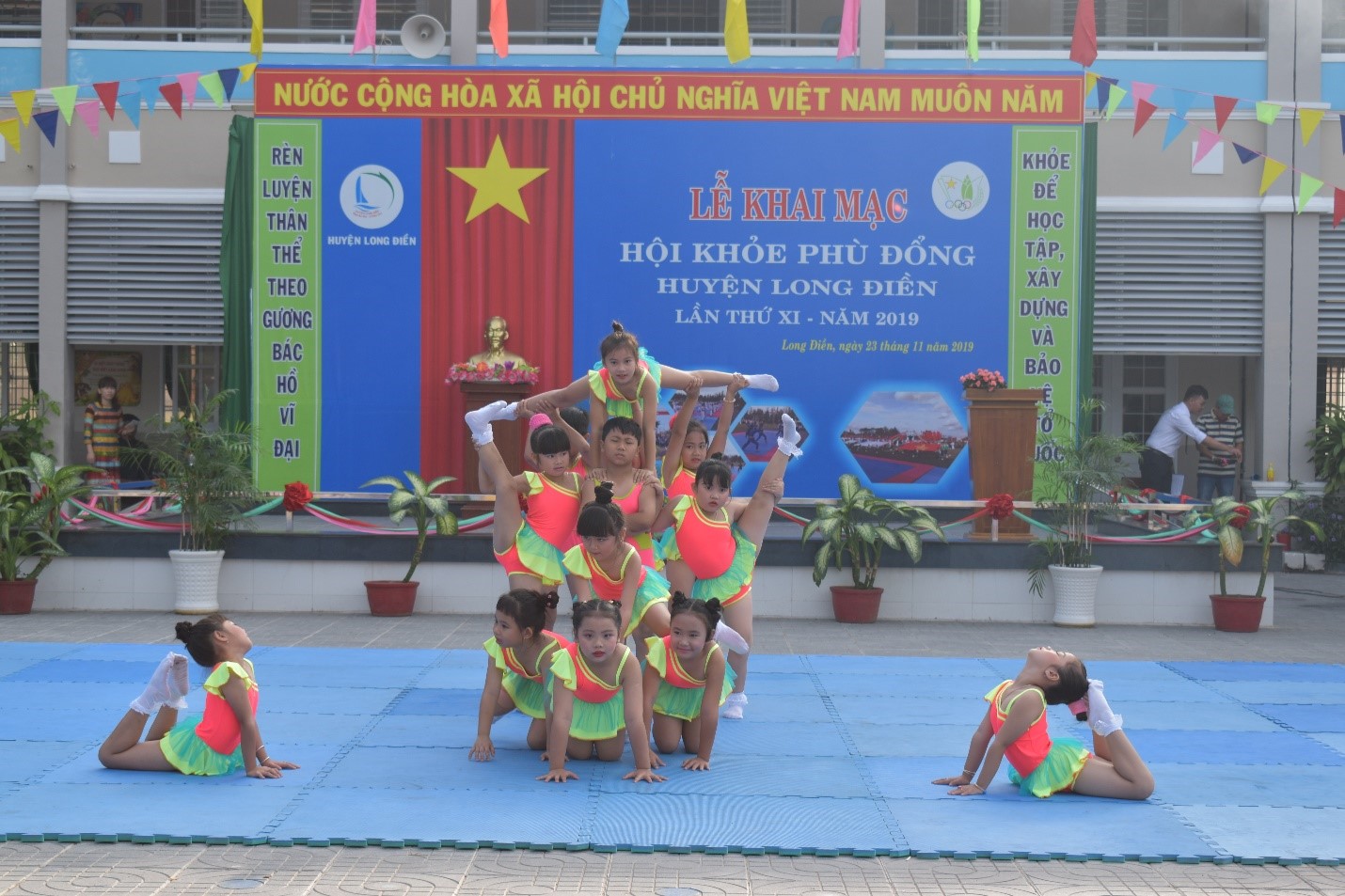 Học sinh Trường TH Long Liên đồng diễn Aerobic tại lễ khai mạc Hội khỏe Phù Đổng huyện Long Điền năm 2019.