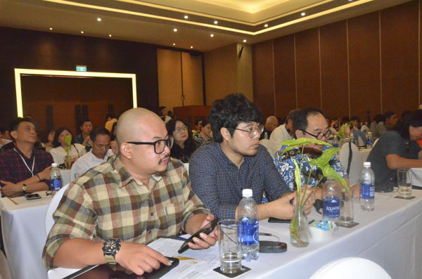 Các đạo diễn, họa sĩ thiết kế phim trong nước tham dự hội thảo.