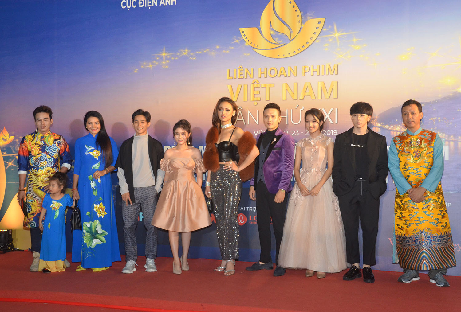 Đoàn làm phim Thạch Thảo. Bộ phim hợp tác giữa Nhà nước và tư nhân, tranh giải hạng mục Phim truyện.