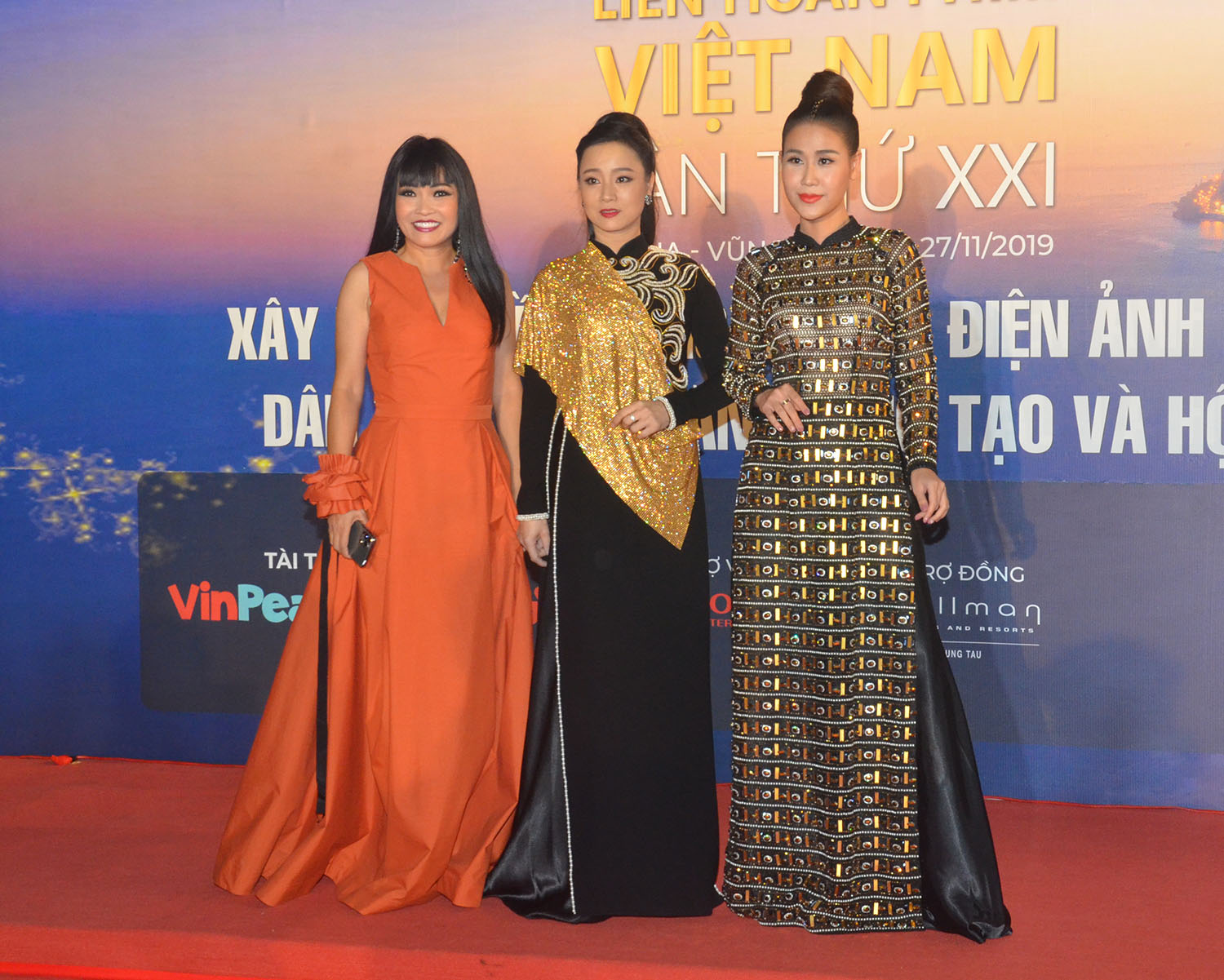 Ca sĩ Phương Thanh, NSUT Mỹ Duyên và My Trần cũng có mặt tại lễ bế mạc.
