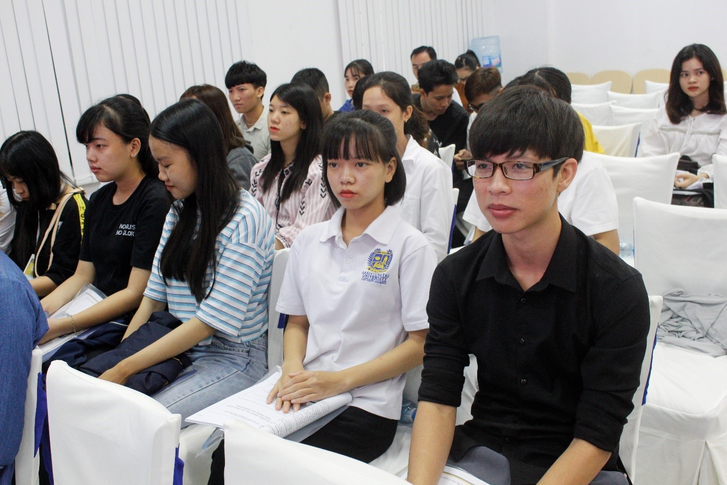 Sinh viên Trường ĐH Bà Rịa – Vũng Tàu tham dự buổi hội thảo.