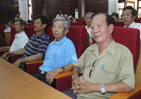 Cử tri TX.Phú Mỹ tham dự buổi tiếp xúc với Đoàn ĐBQH tỉnh.