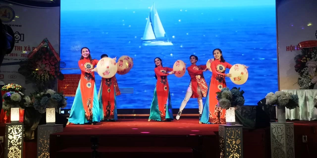 Tiết mục văn nghệ chào mừng Đại hội.
