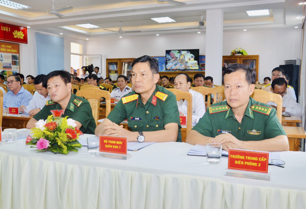 Đại diện lãnh đạo các cơ quan, đơn vị tham dự hội nghị.