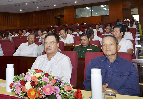 Các đại biểu nguyên là lãnh đạo tỉnh tham dự hội nghị.