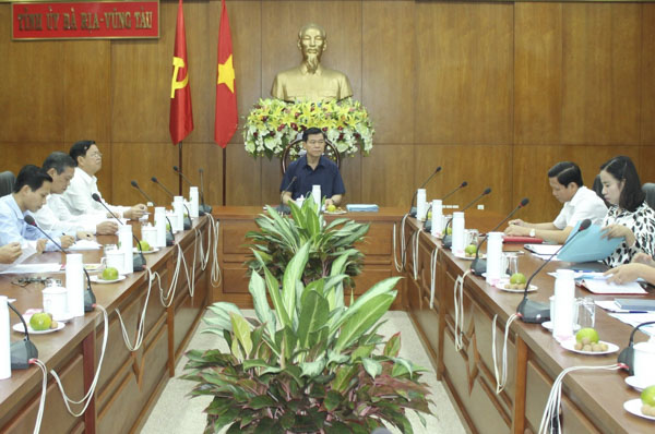 Ông Nguyễn Hồng Lĩnh, Ủy viên Trung ương Đảng, Bí thư Tỉnh ủy, Chủ tịch HĐND tỉnh chủ trì buổi làm việc.