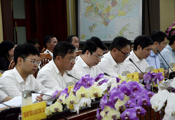 Các đại biểu tham dự buổi làm việc.