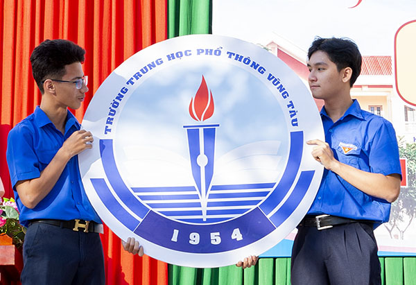 Công bố logo chính thức của nhà trường.  