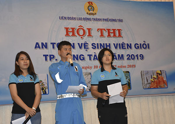 Phần thi tự giới thiệu của Đội Công ty CP Nhiệt điện Mèo Đen.