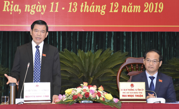 Ông Nguyễn Hồng Lĩnh, Ủy viên Trung ương Đảng, Bí thư Tỉnh ủy, Chủ tịch HĐND tỉnh và ông Mai Ngọc Thuận, Ủy viên Ban Thường vụ Tỉnh ủy, Phó Chủ tịch HĐND tỉnh chủ tọa Kỳ họp.