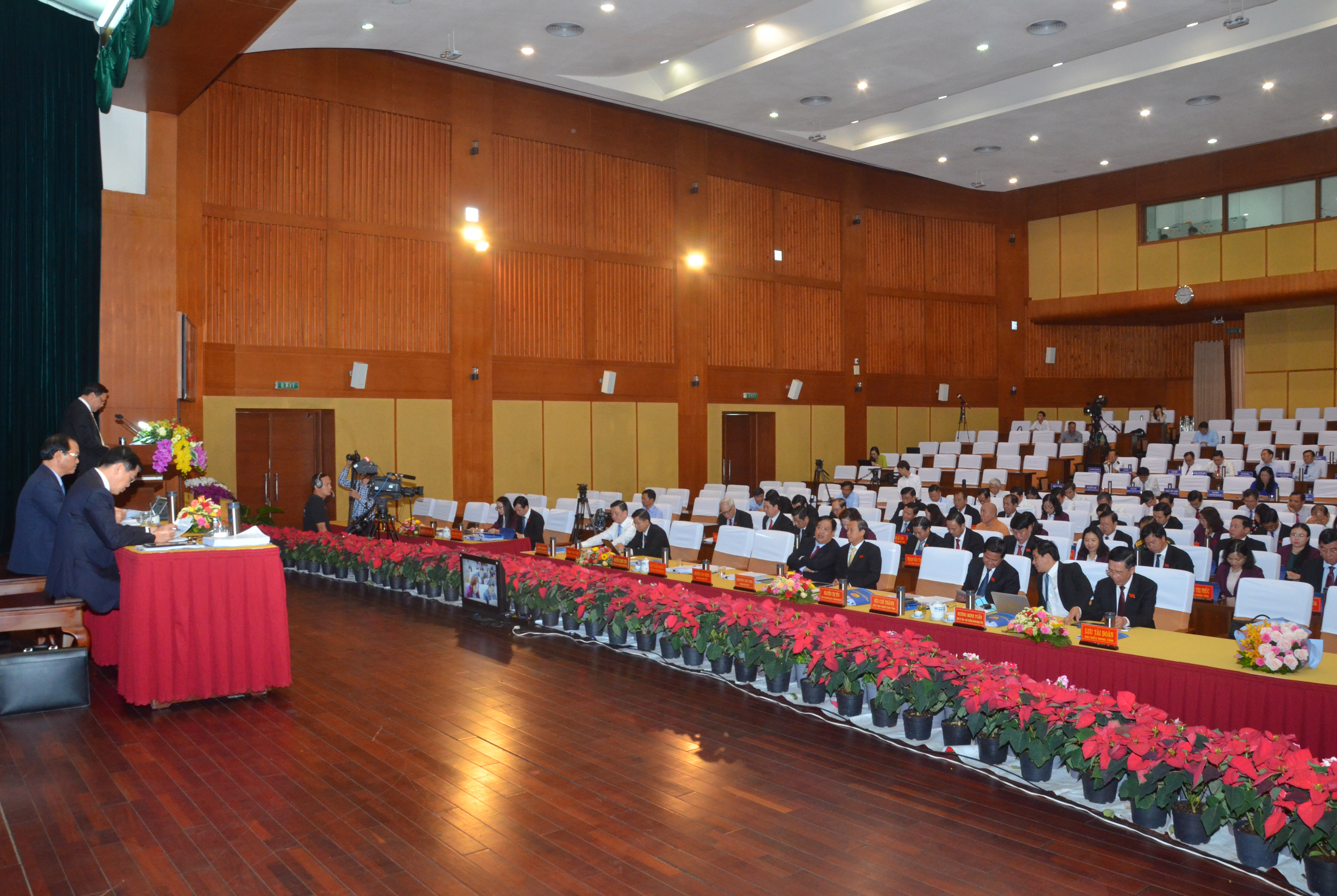 Toàn cảnh Kỳ họp thứ 15, HĐND tỉnh khóa VI sáng 13/12.