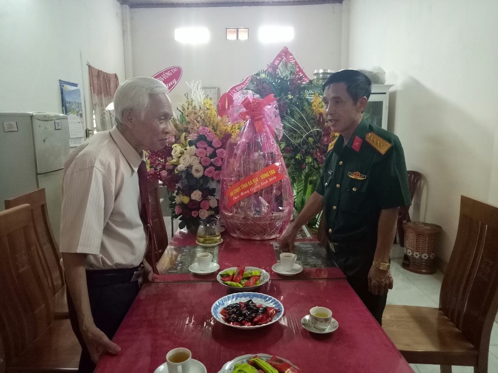 Lãnh đạo Bộ CHQS tỉnh thăm, chúc mừng Hội thánh Tin lành TX.Phú Mỹ.