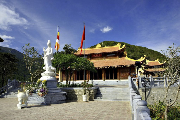 Một góc chùa Núi Một.