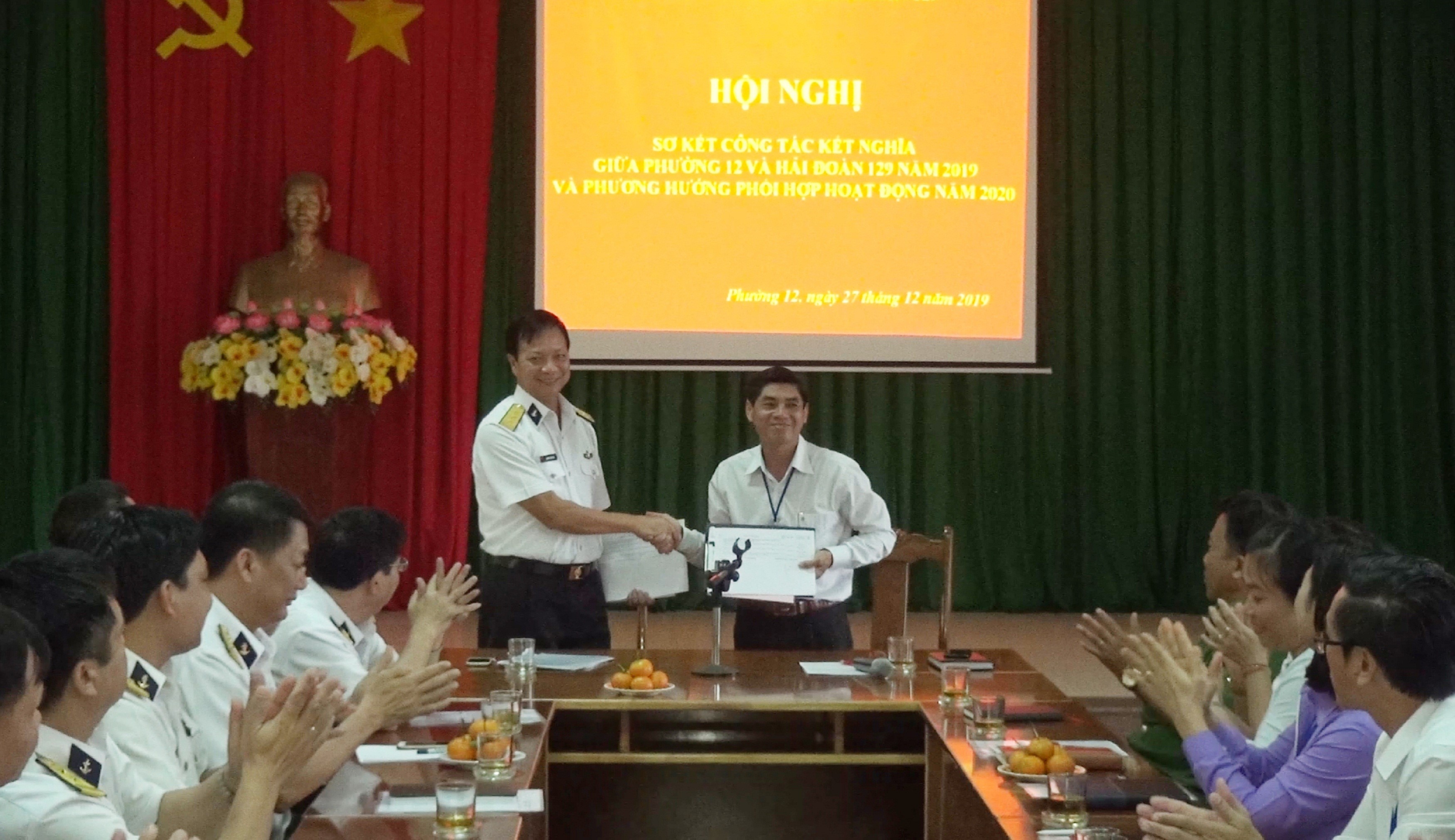 Lãnh đạo hai đơn vị ký kết chương trình phối hợp hoạt động năm 2020.