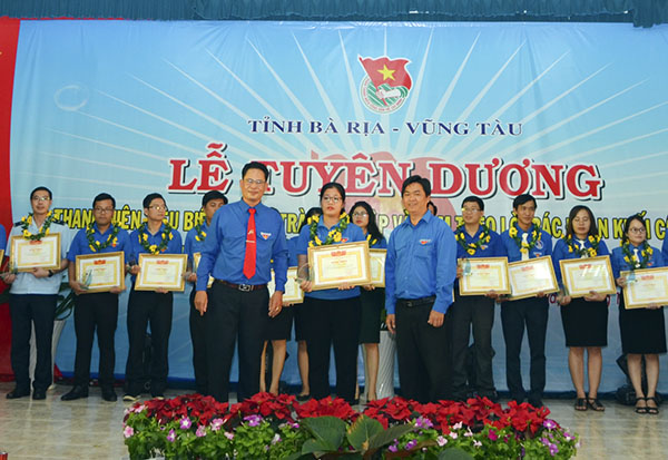 Thanh niên tiên tiến làm theo lời Bác của tỉnh BR-VT và tỉnh Tây Ninh đươc tuyên dương tại Liên hoan.