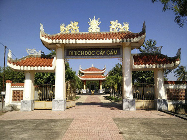 Mặt trước di tích lịch sử cách mạng Dốc Cây Cám. Ảnh: HUYỀN TRANG
