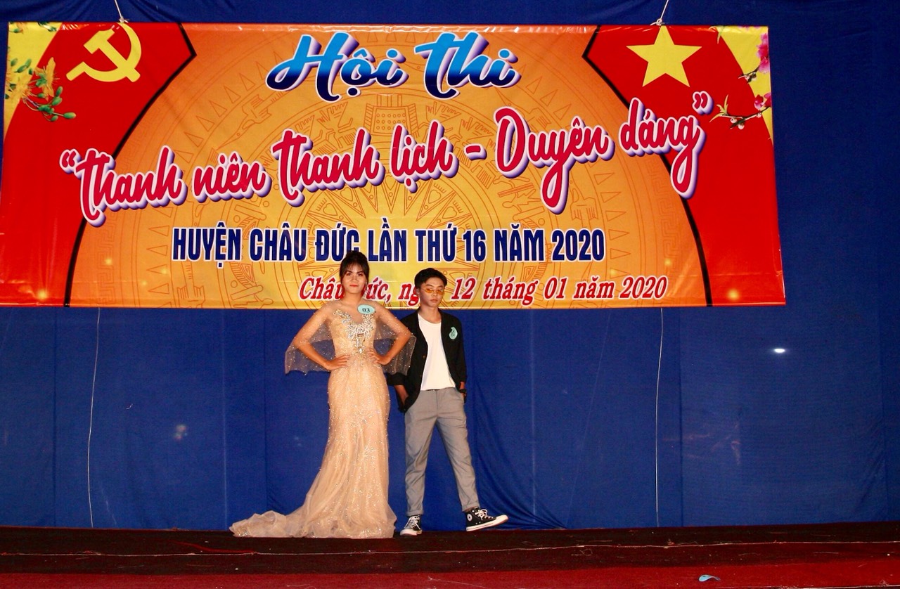 Thí sinh trình diễn tại hội thi.