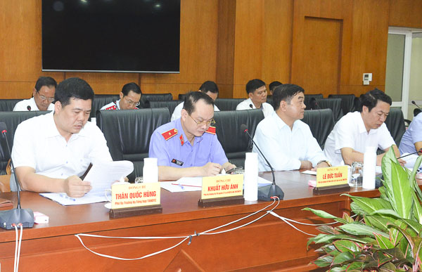 Các thành viên Đoàn công tác số 3 tham dự buổi làm việc.