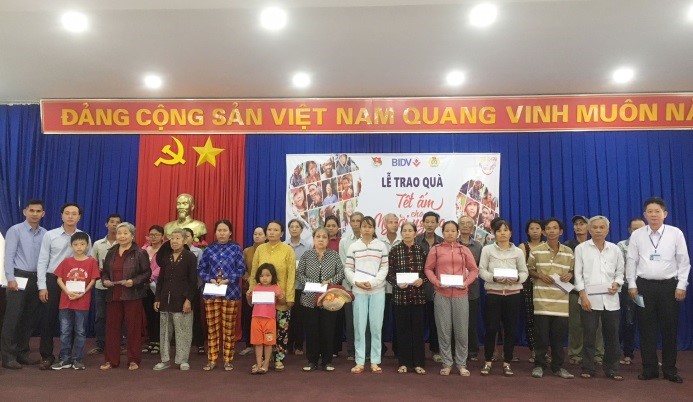 BIDV Phú Mỹ trao quà Tết cho hộ nghèo tại phường Phú Mỹ, TX.Phú Mỹ.